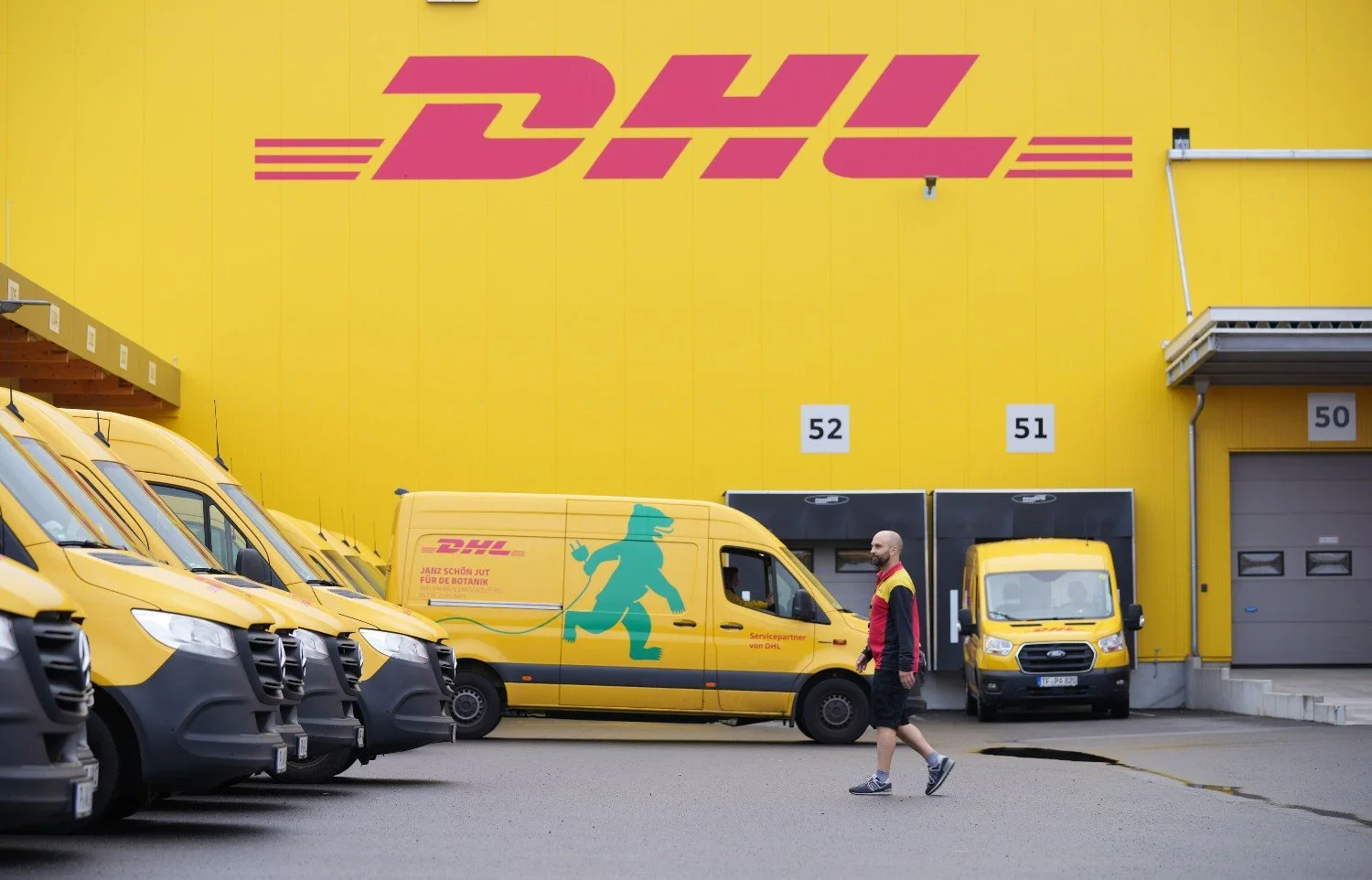 Colis à emballage neutre remis au transporteur